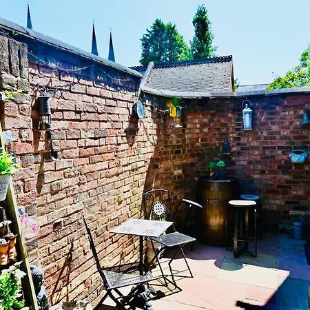 Gaia Villa Lichfield Exteriör bild
