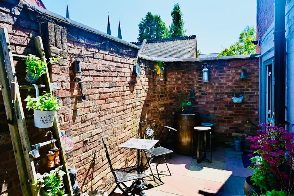 Gaia Villa Lichfield Exteriör bild